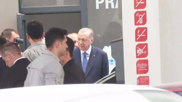 Başkan Erdoğan'a sevgi seli! Benzin istasyonuna girdi vatandaşlarla sohbet etti resim çektirdi 5