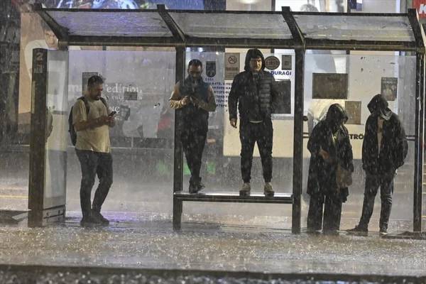 Valilik günler önce uyarmıştı! Ankara'da sağanak yağış hayatı felç etti!, bir çok evi su bastı, araçlar alt geçitlerde mahsur kaldı 16