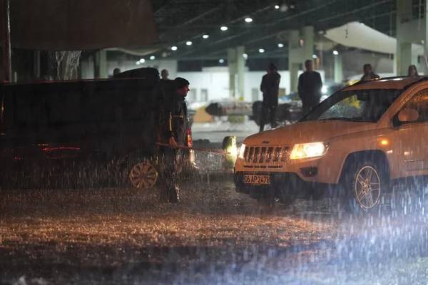 Valilik günler önce uyarmıştı! Ankara'da sağanak yağış hayatı felç etti!, bir çok evi su bastı, araçlar alt geçitlerde mahsur kaldı 22