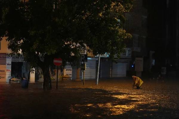 Valilik günler önce uyarmıştı! Ankara'da sağanak yağış hayatı felç etti!, bir çok evi su bastı, araçlar alt geçitlerde mahsur kaldı 23