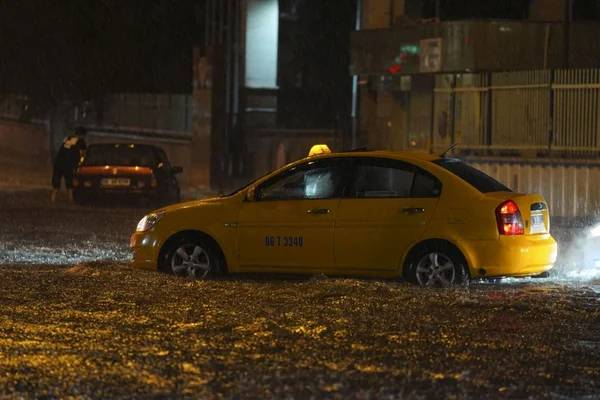 Valilik günler önce uyarmıştı! Ankara'da sağanak yağış hayatı felç etti!, bir çok evi su bastı, araçlar alt geçitlerde mahsur kaldı 27