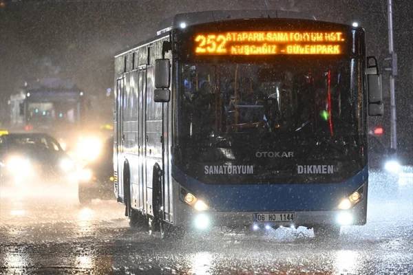 Valilik günler önce uyarmıştı! Ankara'da sağanak yağış hayatı felç etti!, bir çok evi su bastı, araçlar alt geçitlerde mahsur kaldı 5