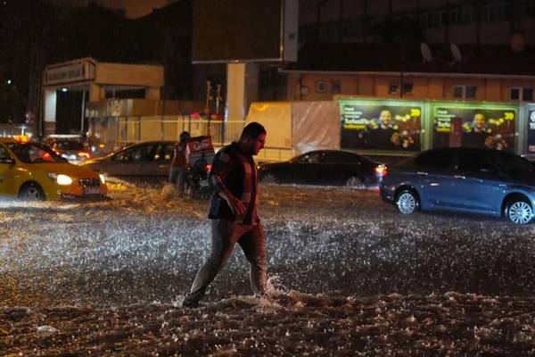 Valilik günler önce uyarmıştı! Ankara'da sağanak yağış hayatı felç etti!, bir çok evi su bastı, araçlar alt geçitlerde mahsur kaldı 9