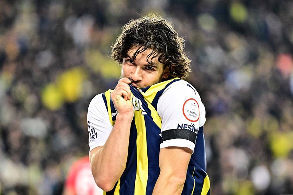 Fenerbahçe'nin genç yıldızı Ferdi Kadıoğlu yuvadan uçuyor, gideceği yeni yeni takım belli oldu 5