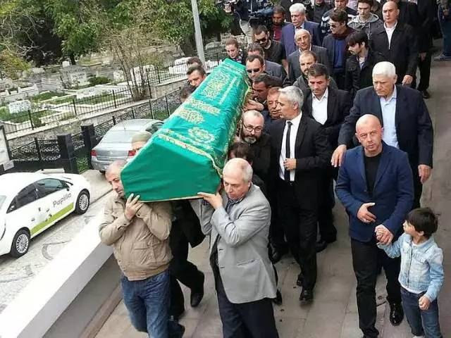 Cem Garipoğlu'nun ölümü ile ilgili flaş gelişme! Otopsideki sis perdesi aralandı, Parmaklarındaki morlukların sebebi belli oldu 13