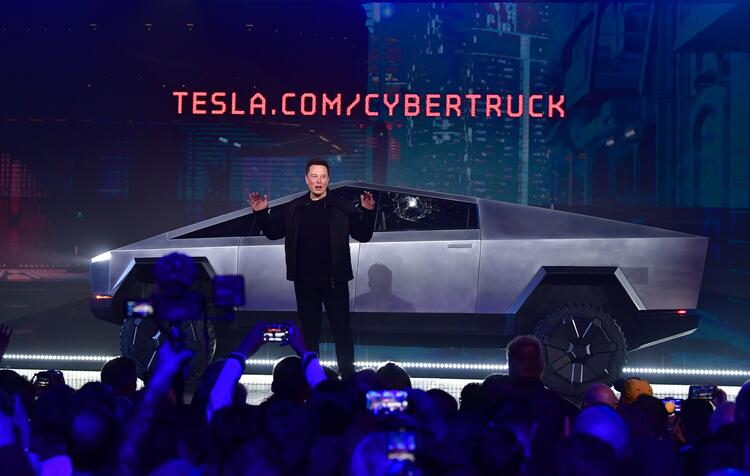 Elon Musk sonunda tanıttı! İşte zırhlı ve elektrikli pick-up 17