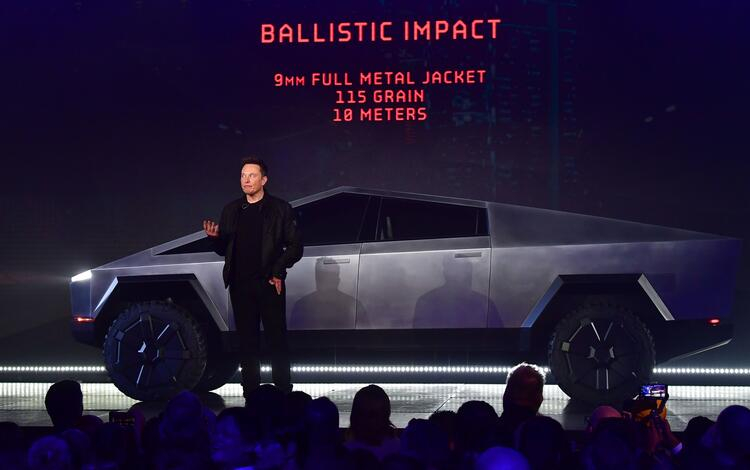 Elon Musk sonunda tanıttı! İşte zırhlı ve elektrikli pick-up 26