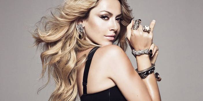 Hadise, bikinili yeni pozlarıyla ortalığı ateşe verdi!