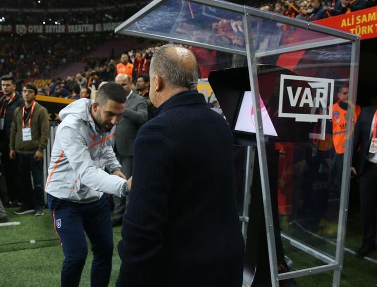 Buzlar eridi! Arda Turan, Fatih Terim'in elini öptü 11