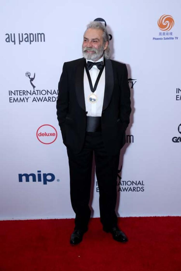 Haluk Bilginer Emmy Ödül'ü aldı!  En iyi erkek oyuncu seçildi 2