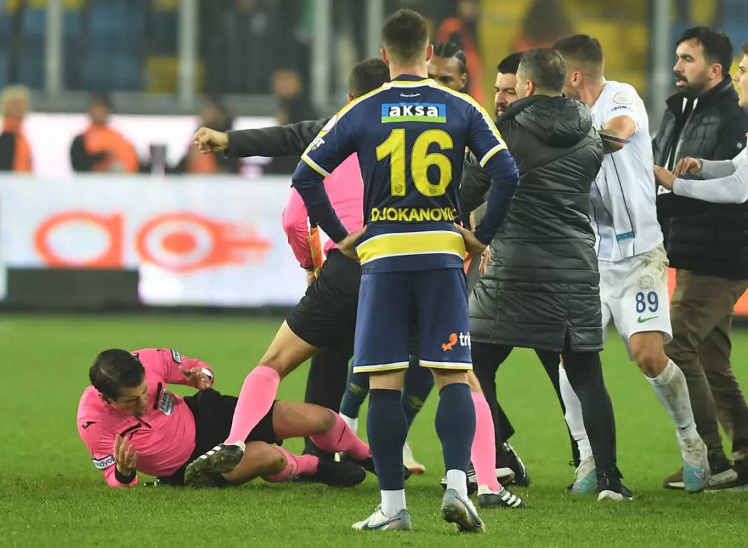 Mehmet Büyükekşi, döneminde yaşanan onca skandal onca rezalete rağmen yeniden aday olma kararı aldı 15