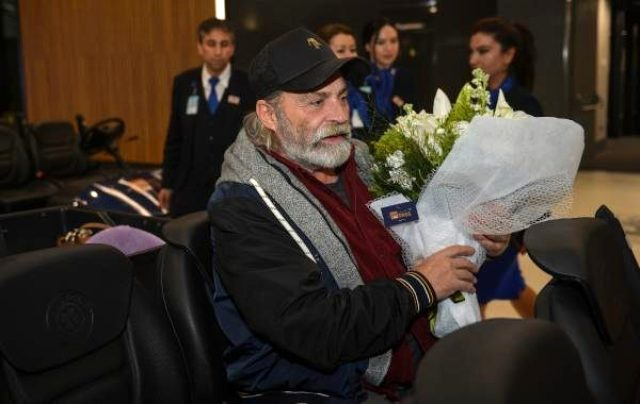 Türkiye'nin İyi Erkek Oyuncu ödülünü alan Haluk Bilginer İstanbul'a döndü 2