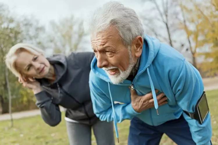 Meğer öncesinde bu belirtiyi veriyormuş! Kalp krizi belirtileri neler? 11