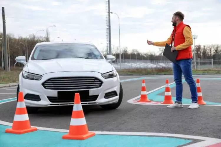 Ehliyette yeni dönem, sistem değişti! Sınav süresi 40 dakika oldu, iki park manevrası verildi 2