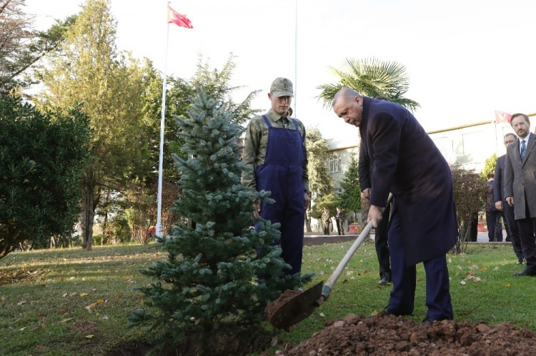 Erdoğan tezkeresine 10 gün kalan askere kalemini hediye etti 5