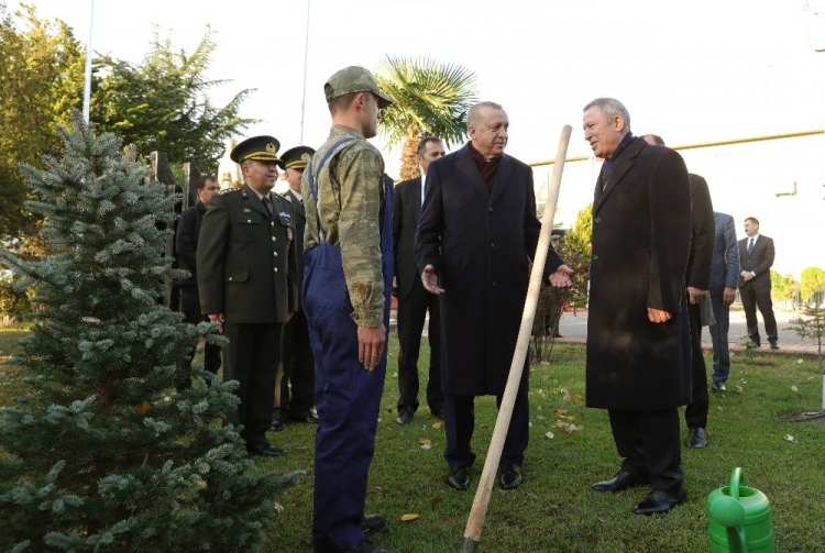 Erdoğan tezkeresine 10 gün kalan askere kalemini hediye etti 6