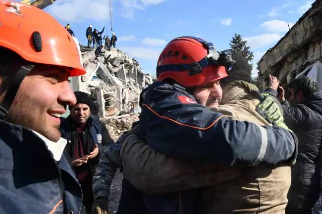 Japon deprem uzmanı dünyanın en tehlikeli fay hatları diye uyardı! Deprem beklenen illeri açıkladı 13