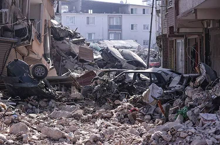 Japon deprem uzmanı dünyanın en tehlikeli fay hatları diye uyardı! Deprem beklenen illeri açıkladı 9