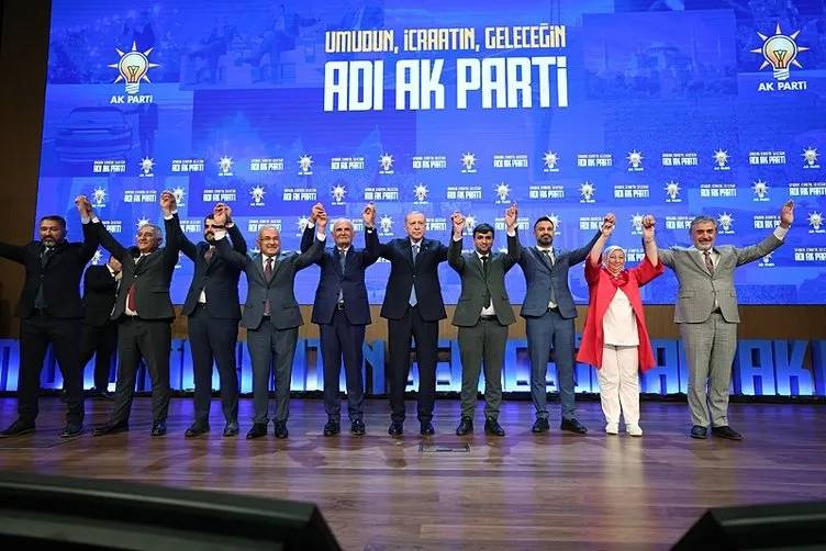 AK Parti'nin 23. yıl kuruluş yıl dönümünde partiye çok sürpriz isimler katıldı! İşte katılan o isimler! 6