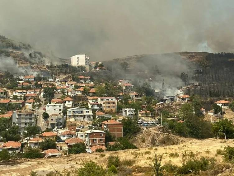 İzmir Karşıyaka’da büyük orman yangını! Alevler yerleşim yerlerine kadar indi evlere sıçradı 4