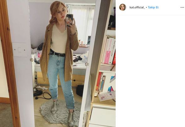 Instagram'da yeni akım: Dağınık yatak odası pozu (Messy room) 6