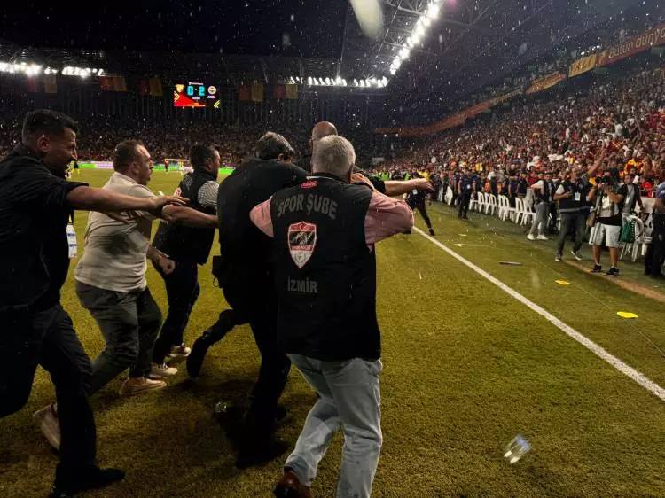 Fenerbahçe Başkanı Ali Koç Göztepe maçında sahaya indi! Güvenlik güçlerinin itmesi sonucu yere düştü 11