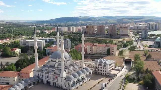 Sıralama şaşırttı! Türkiye'nin en mutlu şehirler listesi açıklandı! Sizin yaşadığınız şehir kaçıncı sırada? 16