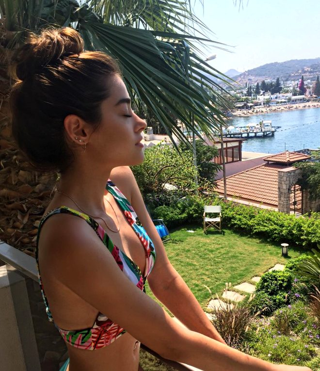 Simay Barlas'ın Instagram fotoğrafları görenleri büyüledi 8