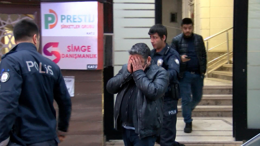 Dehşet evi! Eşini bıçakla öldürdü, teslim olup cinayeti nasıl işlediğini anlattı 2