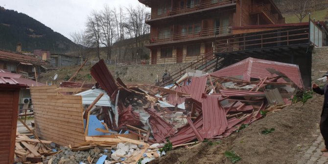 Uzungöl'de 65 kaçak yapıdan 14'ünün yıkımı gerçekleştirildi