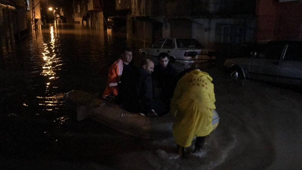 Adana'da sağanak! Mahsur kalanlar var 4