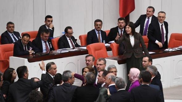 TBMM'de  AK Parti-HDP Arasında Man Adası Gerilimi! 1