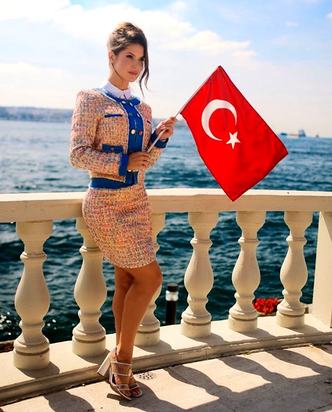 Amerikalı Amanda Cerny'nin 2019 yılının en beğenilen resmi 1