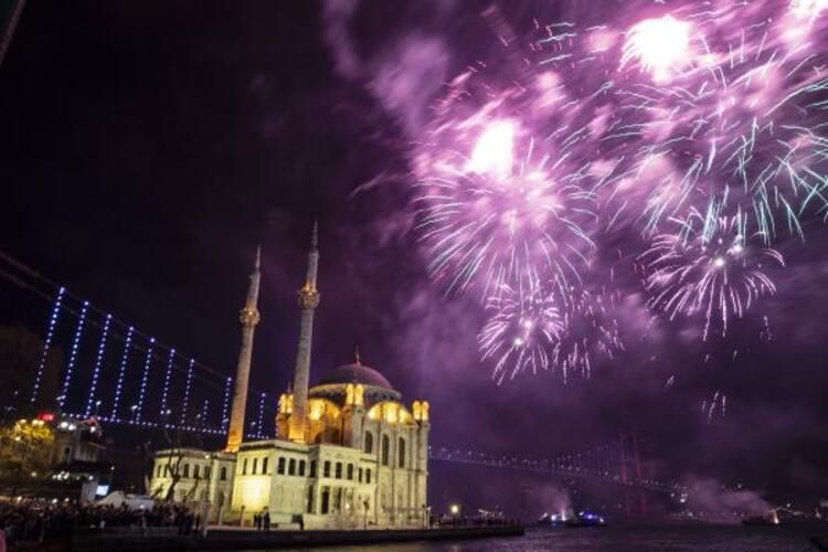 İşte Türkiye'nin birçok yerinden gelen yılbaşı manzaraları... 1
