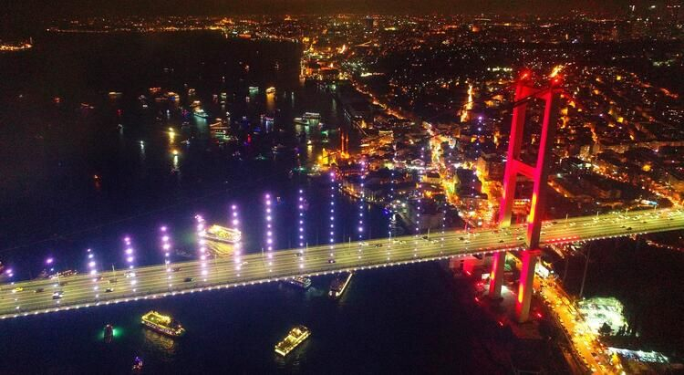 İşte Türkiye'nin birçok yerinden gelen yılbaşı manzaraları... 16