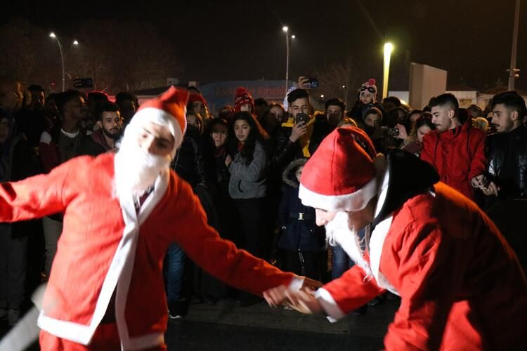 İşte Türkiye'nin birçok yerinden gelen yılbaşı manzaraları... 17