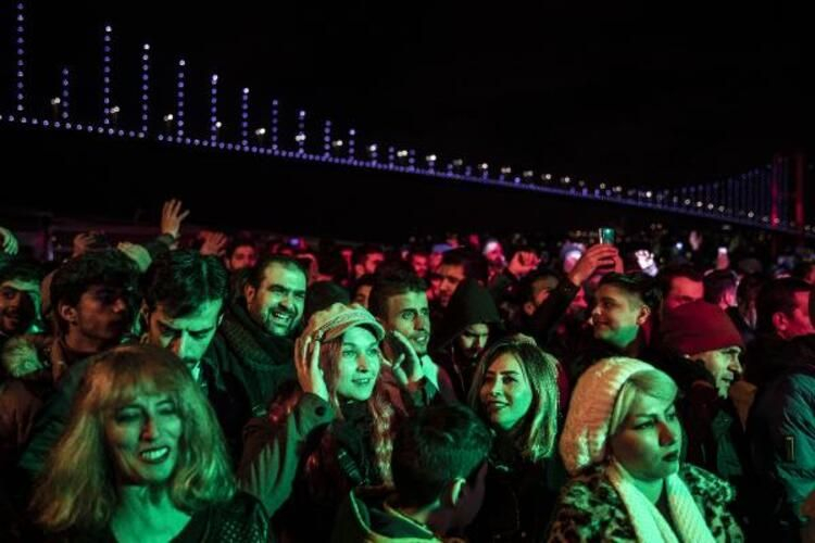 İşte Türkiye'nin birçok yerinden gelen yılbaşı manzaraları... 2