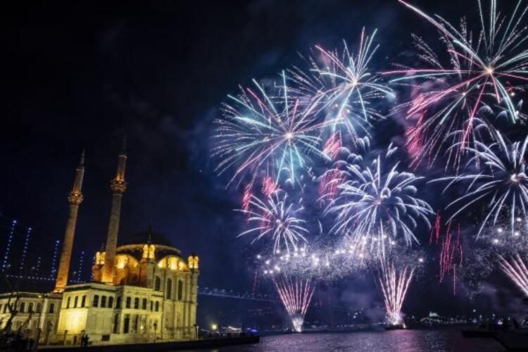 İşte Türkiye'nin birçok yerinden gelen yılbaşı manzaraları... 3