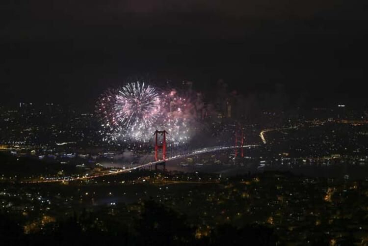 İşte Türkiye'nin birçok yerinden gelen yılbaşı manzaraları... 6