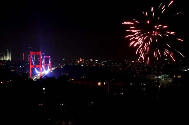 İşte Türkiye'nin birçok yerinden gelen yılbaşı manzaraları... 7