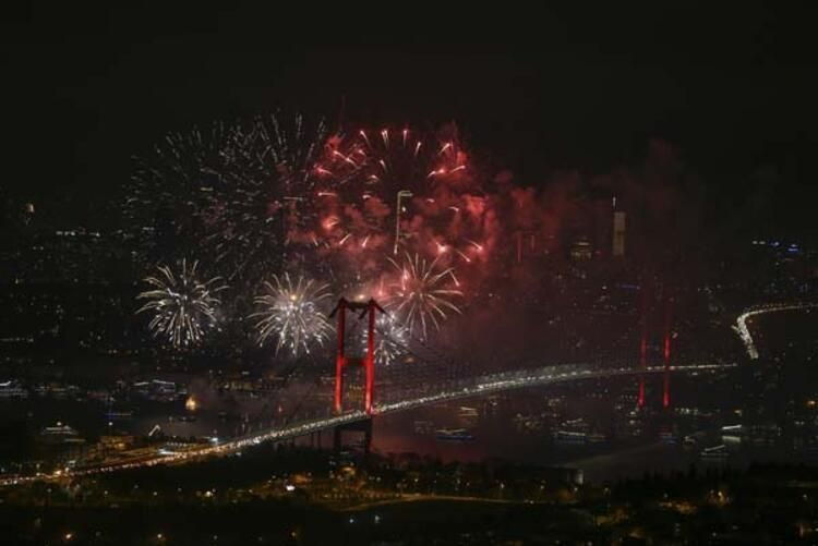 İşte Türkiye'nin birçok yerinden gelen yılbaşı manzaraları... 8