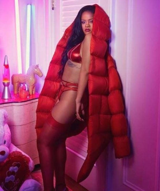 Rihanna'dan 14 Şubat için özel pozlar 2