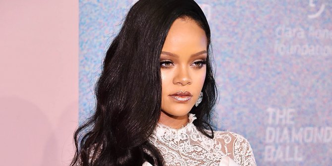 Rihanna'dan 14 Şubat için özel pozlar