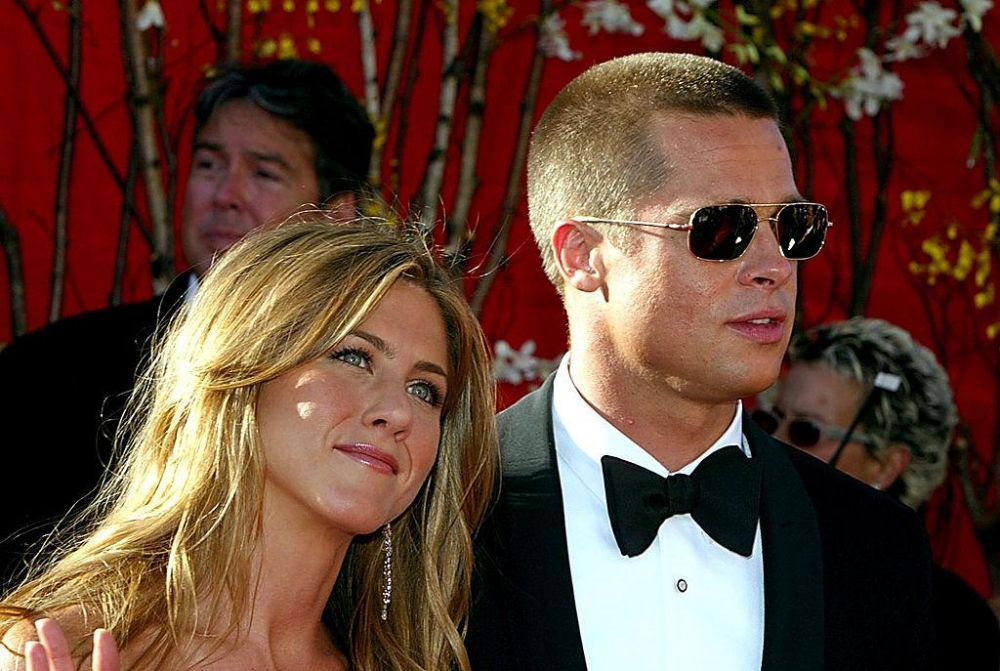 Brad Pitt ve Jennifer Aniston yıllar sonra sarmaş dolaş halde 10