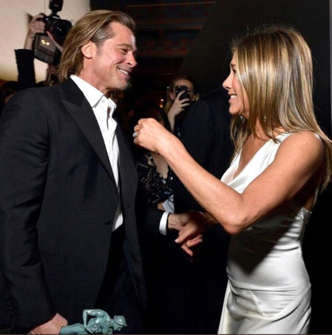 Brad Pitt ve Jennifer Aniston yıllar sonra sarmaş dolaş halde 5