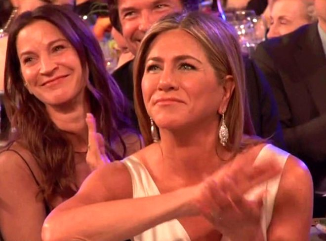 Brad Pitt ve Jennifer Aniston yıllar sonra sarmaş dolaş halde 6