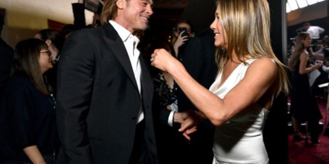 Brad Pitt ve Jennifer Aniston yıllar sonra sarmaş dolaş halde