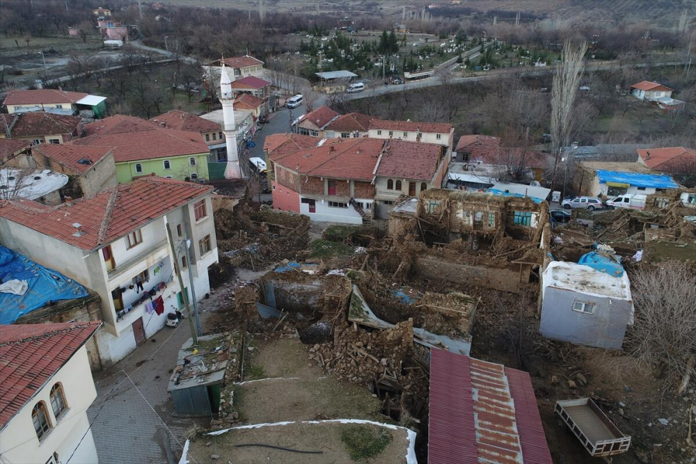 Depremin ardından Elazığ'da yürek burkan görüntüler... 12