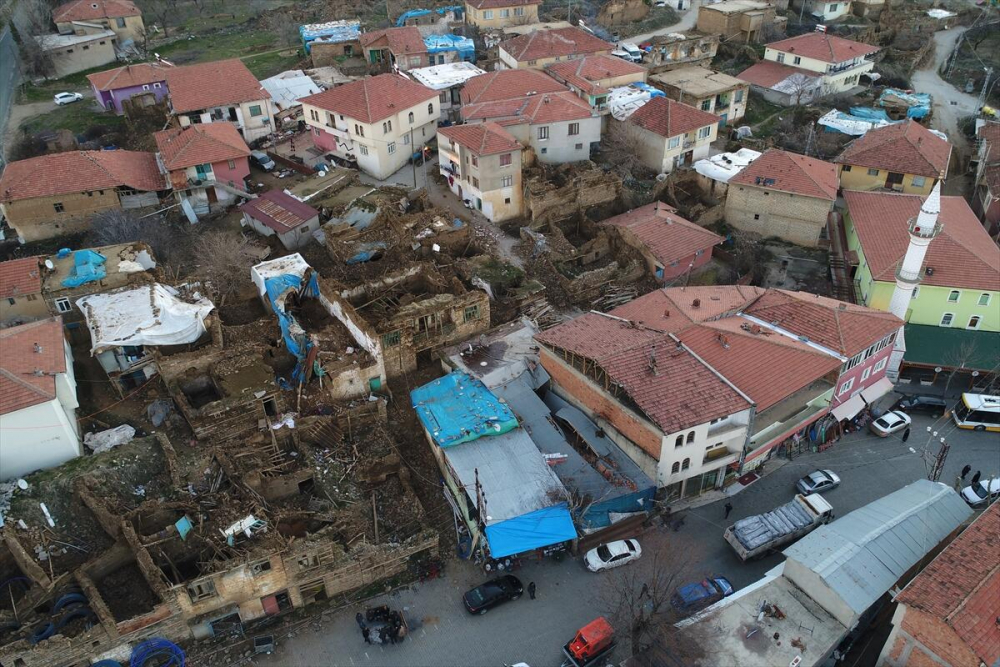 Depremin ardından Elazığ'da yürek burkan görüntüler... 13