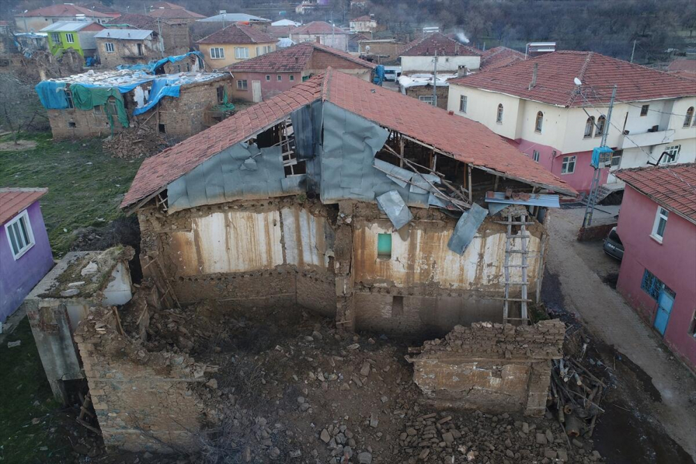 Depremin ardından Elazığ'da yürek burkan görüntüler... 15